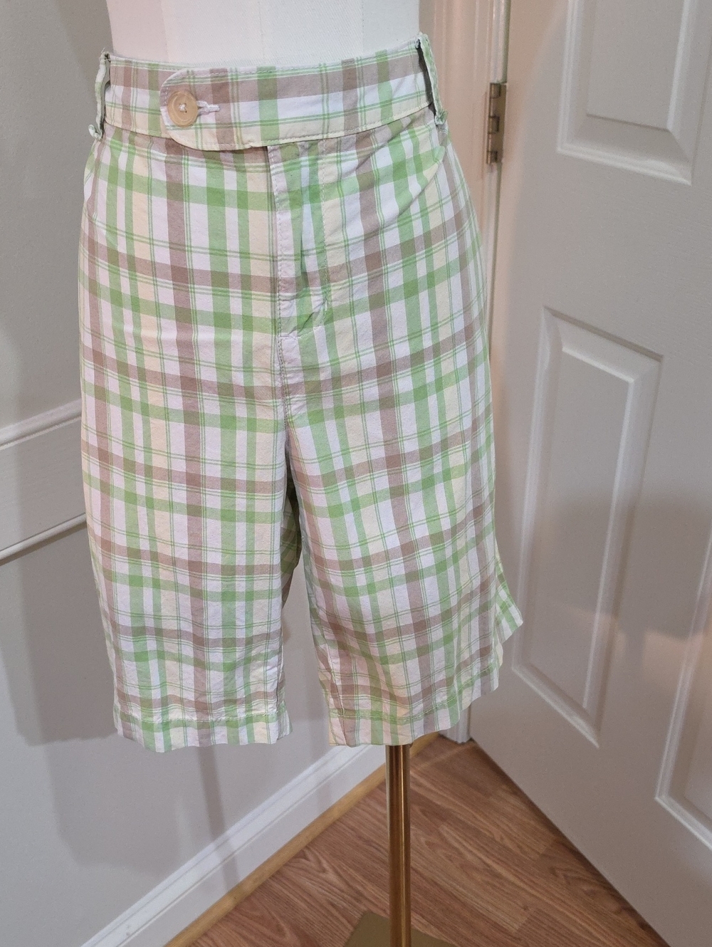 IZOD Women's Plaid Green & Beige Bermuda Shorts - Size 18W